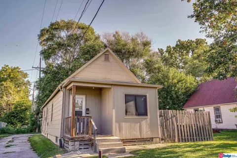 2862 Meredith Ave, Omaha, NE 68111