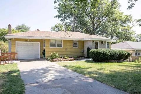 6903 S 45 St, Omaha, NE 68157