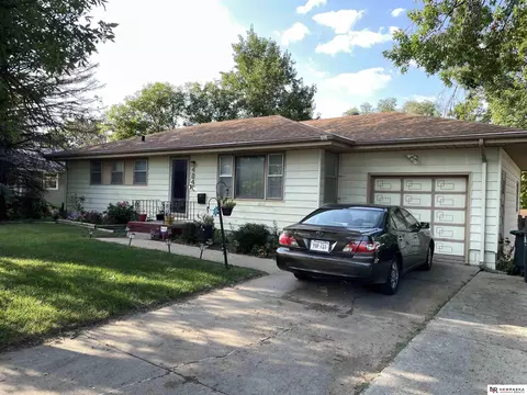 4840 Curtis Ave, Omaha, NE 68104