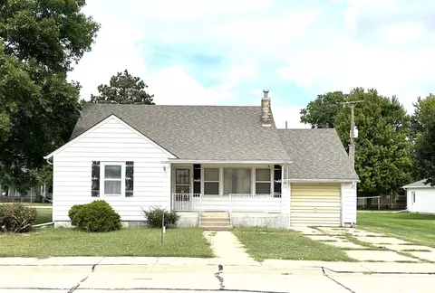 104 W 7th St, Davenport, NE 68335