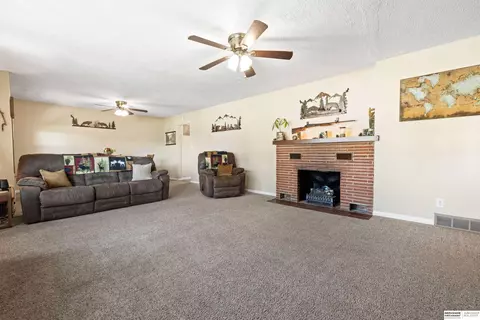 305 Summit St, Leshara, NE 68064 photo 4