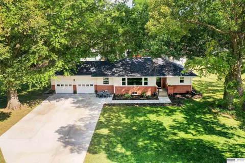 305 Summit St, Leshara, NE 68064