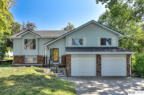1209 Rogers Dr, Papillion, NE 68046