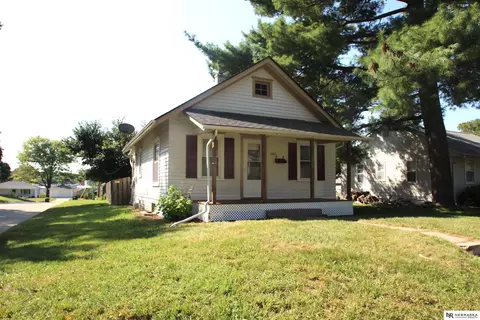 5401 Pine St, Omaha, NE 68106