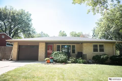 1105 S 47th St, Lincoln, NE 68510