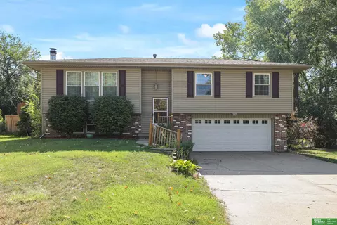11305 S Cir, Omaha, NE 68137