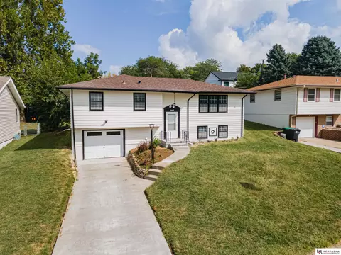 6442 Read St, Omaha, NE 68152