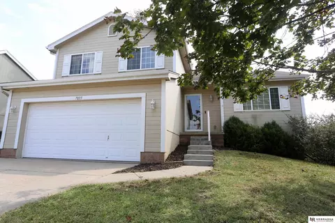 7835 Bondesson St, Omaha, NE 68122