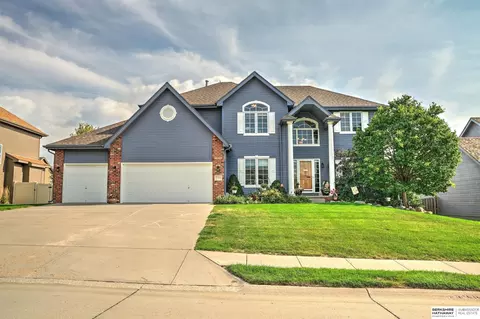 17205 Bedford Ave, Omaha, NE 68116