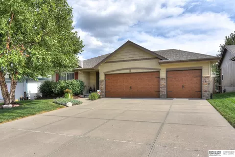 19105 Ohio St, Omaha, NE 68022