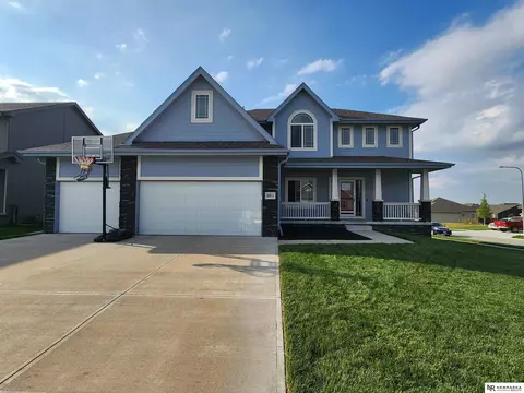 20813 Camden Ave, Elkhorn, NE 68022