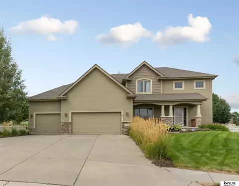 17215 Fowler Cir, Omaha, NE 68116