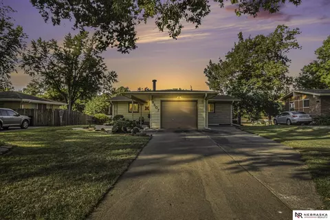 8507 Grand Ave, Omaha, NE 68134