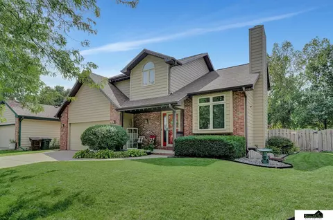 5327 NW 3rd St, Lincoln, NE 68521