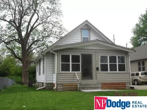 2727 Saratoga St, Omaha, NE 68111
