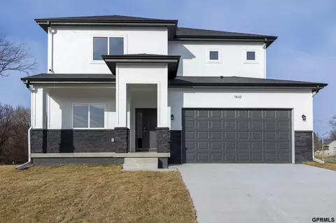 7602 S 34 St, Bellevue, NE 68147