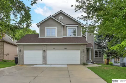 17271 Pine St, Omaha, NE 68130