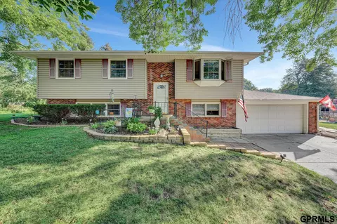 4800 Lonewood St, Lincoln, NE 68516