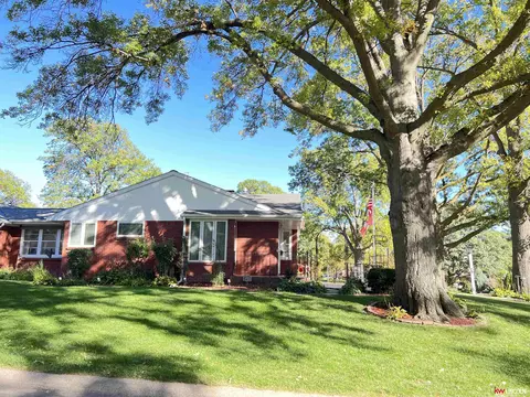 4600 Bryan Cir, Lincoln, NE 68506