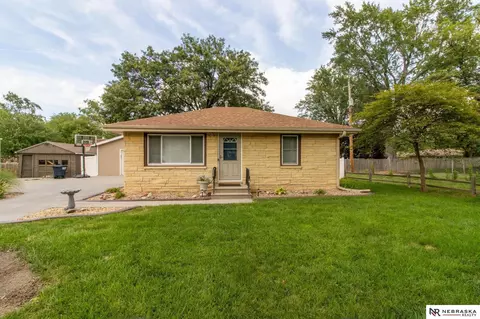 5820 Knox St, Lincoln, NE 68507