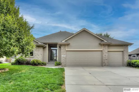 3865 N 209 St, Elkhorn, NE 68022