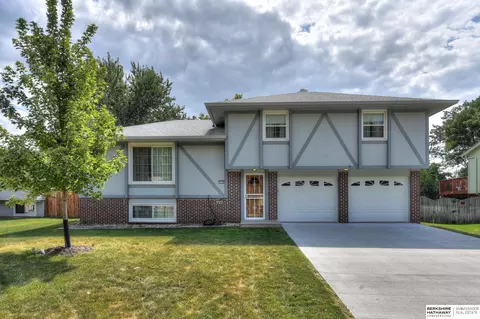 11741 Sunburst St, Omaha, NE 68164