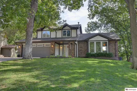 1015 Day Dr, Bellevue, NE 68005