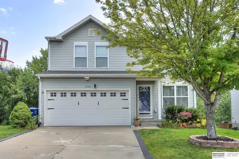 10863 Girard St, Omaha, NE 68142