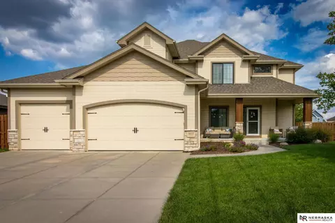 9815 S 68th St, Papillion, NE 68133