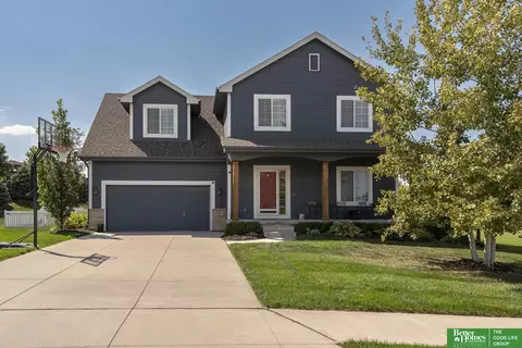 10823 Cimarron St, Papillion, NE 68046