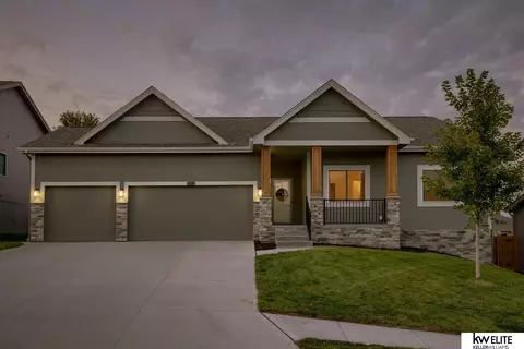 18620 Redwood St, Omaha, NE 68136