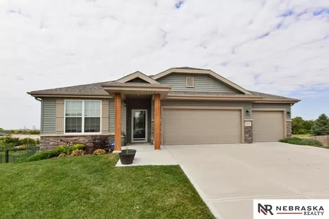 2311 Acorn Dr, Plattsmouth, NE 68048