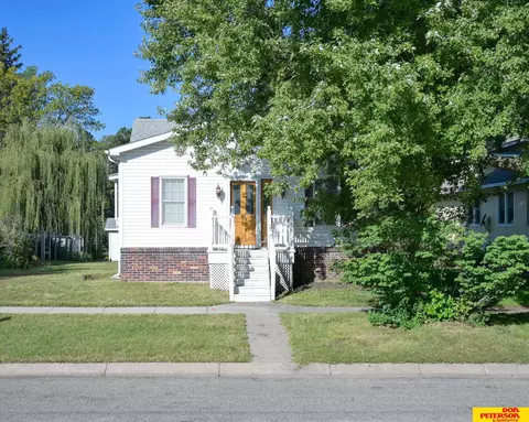 716 N Davis Ave, Oakland, NE 68045
