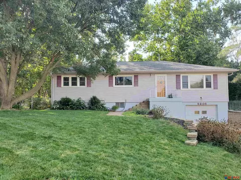 2605 Sidney St, Bellevue, NE 68005