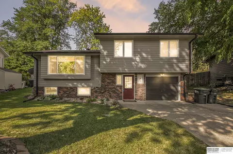 9181 Boyd St, Omaha, NE 68134