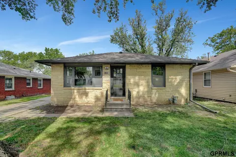 6134 Hartley St, Lincoln, NE 68507