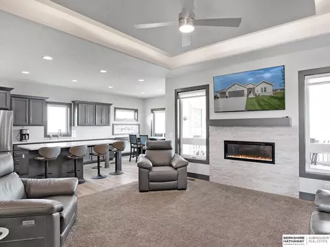 10204 S 180th Avenue Cir, Omaha, NE 68136