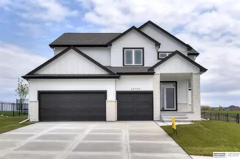 7411 Swallowtail Dr, Papillion, NE 68046