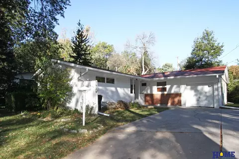 5920 Randolph St, Lincoln, NE 68510