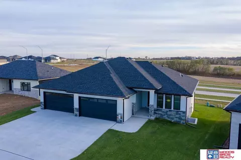7233 Swiss Alps Ave, Lincoln, NE 68516