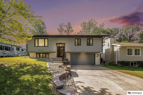 455 Elliott St, Council Bluffs, IA 51503
