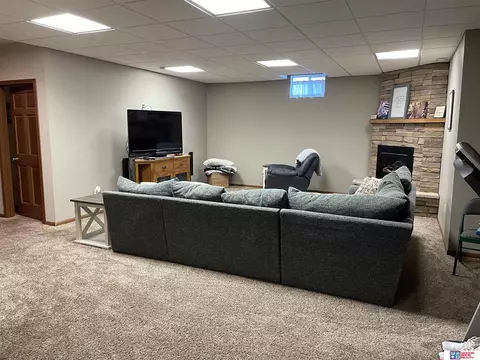 812 E 8th St, Stromsburg, NE 68666 photo 6