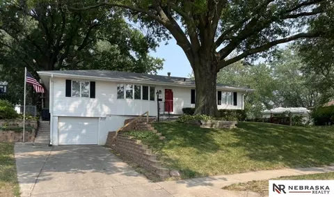 7822 Barbara St, Omaha, NE 68124