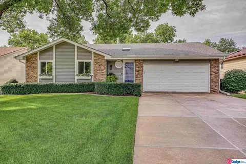 15409 Summerwood Dr, Omaha, NE 68137