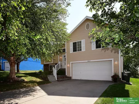 18047 Margo St, Omaha, NE 68136