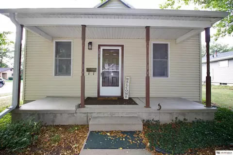 203 N Thompson Ave, York, NE 68467