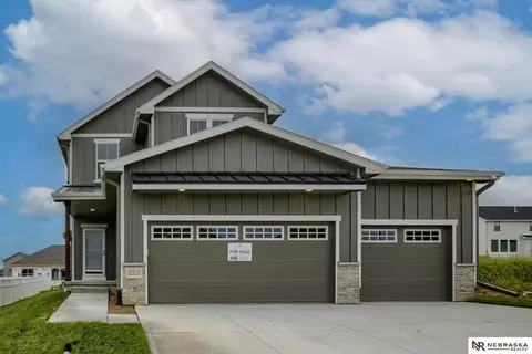 12113 S 111 Ave, Papillion, NE 68046