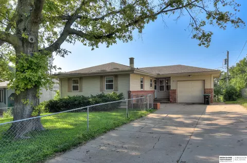 7815 Ontario St, Omaha, NE 68124