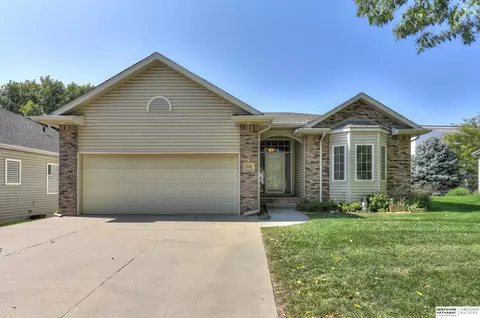 1220 S 176 Avenue Cir, Omaha, NE 68130