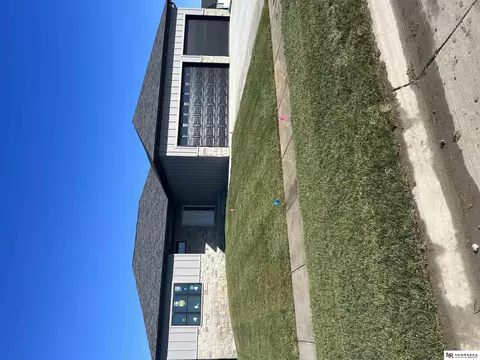 10510 Freedom Ln, Lincoln, NE 68527